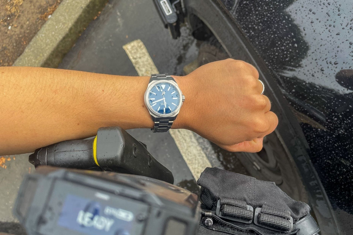 Resolute Stratos, Rugged Elegance