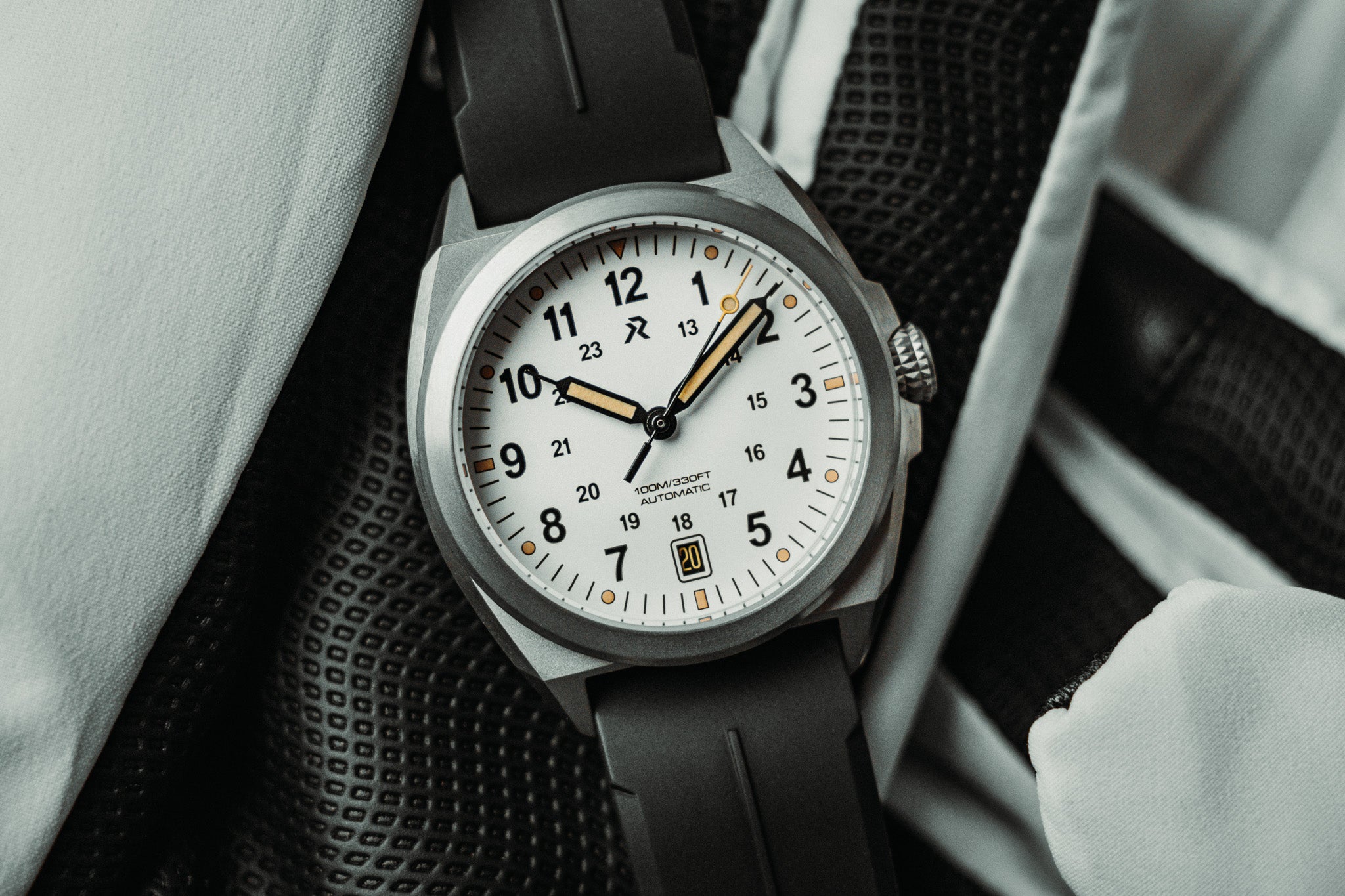 ブレスレットウォッチ☆White Samsung Galaxy Watch8 Classic Smartwatch LTE - SM-L505UZWAXAA