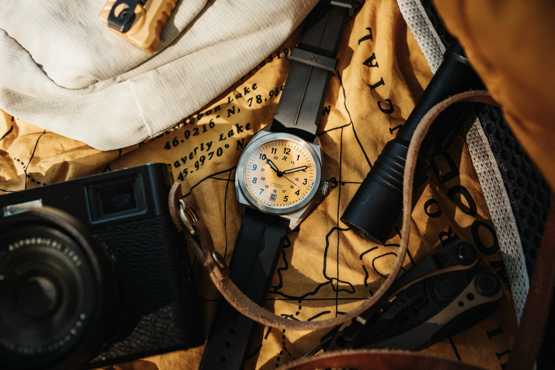 VALOUR 38 - Medallion Yellow – RZE Watches
