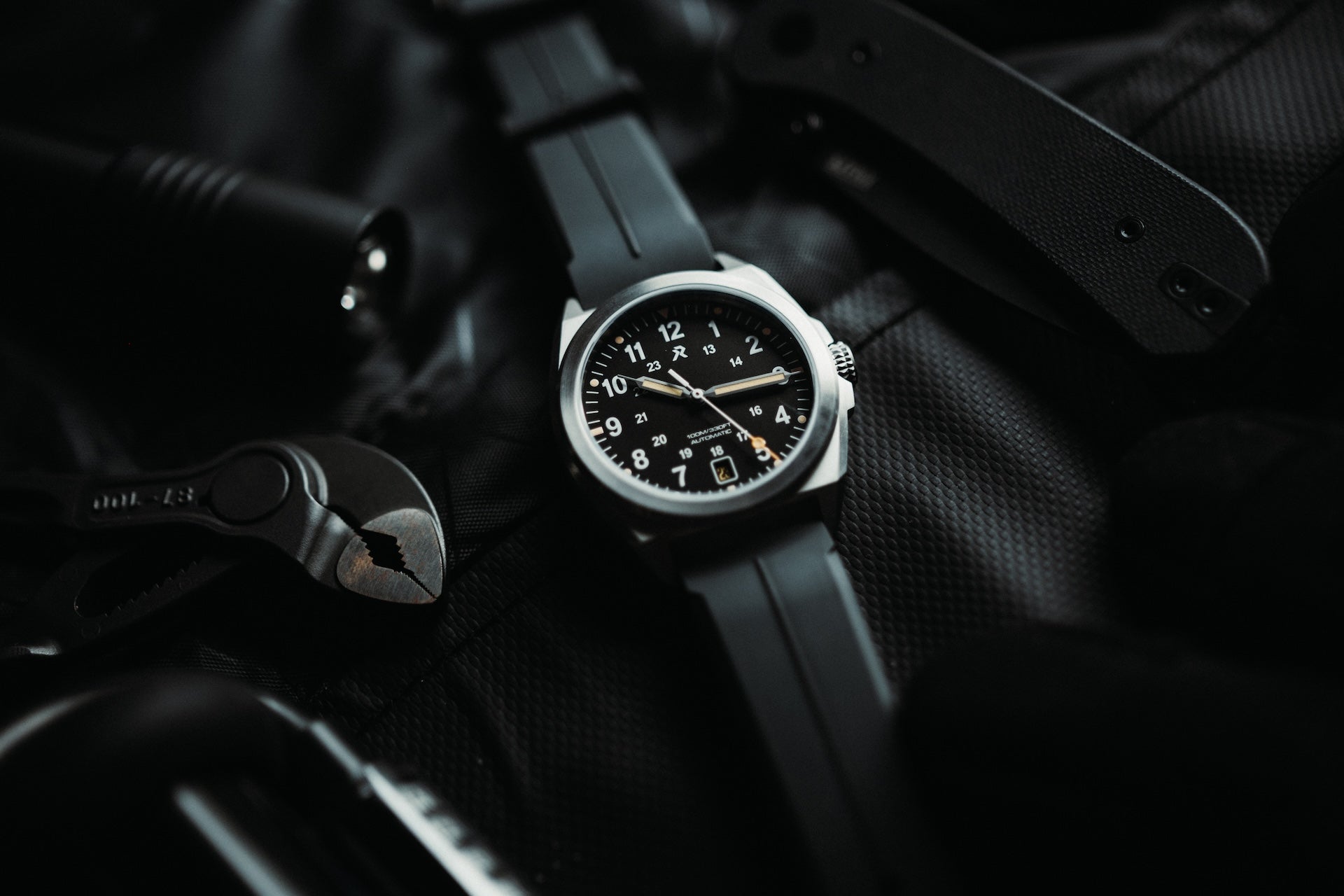 Carbon black watch best sale